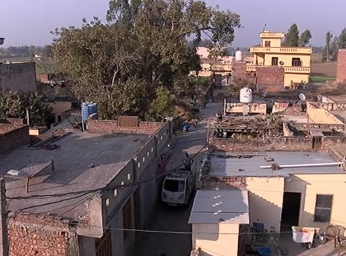 ਸੱਤੋਵਾਲੀ ਛੋਟਾ ਜਿਹਾ ਪਿੰਡ ਹੈ ਜਿਸ ਵਿੱਚ ਮਹਿਜ਼ 60 ਘਰ ਅਤੇ 253 ਵੋਟਾਂ। ਪਿੰਡ ਚਰਚਾ ਵਿੱਚ ਇਸ ਕਰਕੇ ਹੈ ਕਿਉਂਕਿ ਫੌਜੀਆਂ ਦੇ ਘਰ ਦੀ 21 ਸਾਲਾਂ ਦੀ ਕੁੜੀ ਸਰਪੰਚ ਬਣ ਕੇ ਭ੍ਰਿਸ਼ਟਾਚਾਰ ਖਿਲਾਫ ਆਵਾਜ਼ ਬੁਲੰਦ ਚਾਹੁੰਦੀ ਹੈ। ਹਾਲਾਂਕਿ ਇੰਦਰਪ੍ਰੀਤ ਐਲਐਲਬੀ ਦੇ ਆਖ਼ਰੀ ਸਾਲ ਦੀ ਪੜ੍ਹਾਈ ਕਰ ਰਹੀ ਹੈ।