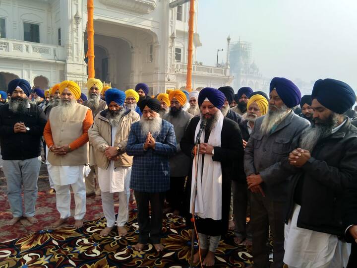 ਇਸ ਤੋਂ ਪਹਿਲਾਂ ਅੱਜ ਸਵੇਰੇ ਸ੍ਰੀ ਅਕਾਲ ਤਖ਼ਤ ਸਾਹਿਬ ਵਿਖੇ ਵੀ ਸ਼੍ਰੋਮਣੀ ਗੁਰਦੁਆਰਾ ਪ੍ਰਬੰਧਕ ਕਮੇਟੀ ਤੇ ਸ੍ਰੀ ਦਰਬਾਰ ਸਾਹਿਬ ਵੱਲੋਂ ਚੌਪਈ ਸਾਹਿਬ, ਮੂਲ ਮੰਤਰ ਤੇ ਜਾਪ ਸਾਹਿਬ ਦੇ ਪਾਠ ਉਪਰੰਤ ਅਰਦਾਸ ਕੀਤੀ ਗਈ।
