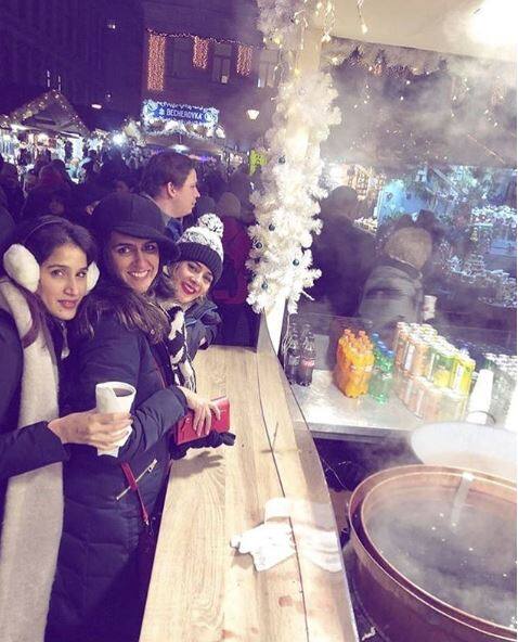 ਜ਼ਿਆਦਾ ਤਸਵੀਰਾਂ ‘ਚ ਚਾਰੇ ਯੁਵਰਾਜ-ਹੈਜ਼ਲ ਤੇ ਜ਼ਹੀਰ-ਸਾਗਰਿਕਾ ਇਕੱਠੇ ਹੀ ਨਜ਼ਰ ਆ ਰਹੇ ਹਨ।