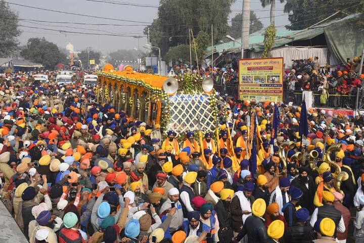 ਜੋੜ ਮੇਲ ਦੇ ਤੀਜੇ ਦਿਨ ਸਜਾਏ ਗਏ ਸ਼ਹੀਦੀ ਨਗਰ ਕੀਰਤਨ ਵਿੱਚ ਦੇਸ਼-ਵਿਦੇਸ਼ ਤੋਂ ਲੱਖਾਂ ਦੀ ਗਿਣਤੀ ਵਿੱਚ ਸੰਗਤਾਂ ਪਹੁੰਚੀਆਂ। 