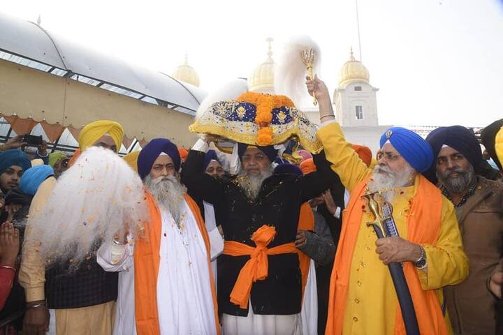 ਸ਼ਾਮਲ ਸੰਗਤਾਂ ਸਤਿਨਾਮ-ਵਹਿਗੁਰੂ ਦਾ ਜਾਪ ਕਰ ਰਹੀਆਂ ਸਨ। 