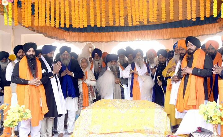 ਇਸ ਤੋਂ ਪਹਿਲਾਂ ਗੁਰਦੁਆਰਾ ਸ੍ਰੀ ਫ਼ਤਹਿਗੜ੍ਹ ਸਾਹਿਬ ਵਿਖੇ ਆਸਾ ਦੀ ਵਾਰ ਦੇ ਕੀਰਤਨ ਉਪਰੰਤ ਮੁੱਖ ਗ੍ਰੰਥੀ ਭਾਈ ਹਰਪਾਲ ਸਿੰਘ ਨੇ ਮਾਤਾ ਗੁਜਰੀ ਜੀ ਤੇ ਸਾਹਿਬਜ਼ਾਦਿਆਂ ਦੇ ਜੀਵਨ ਇਤਿਹਾਸ ’ਤੇ ਚਾਨਣਾ ਪਾਇਆ। 