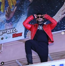 `ਸਿੰਬਾ` ਸਟਾਰਸ ਨੂੰ ਚੜ੍ਹੀਆ ਫ਼ਿਲਮ ਦਾ ਖੁਮਾਰ, ਇੰਝ ਦਿੱਤਾ ਫੈਨਸ ਨੂੰ ਸਰਪ੍ਰਾਈਜ਼