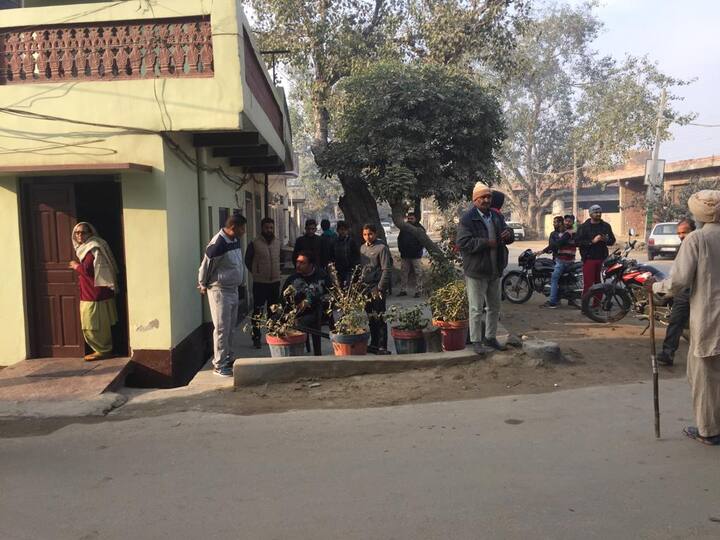 ਠੰਢ ਦੇ ਬਾਵਜੂਦ ਲੋਕਾਂ ਵਿੱਚ ਵੋਟਾਂ ਪ੍ਰਤੀ ਉਤਸ਼ਾਹ ਨਜ਼ਰ ਆ ਰਿਹਾ ਹੈ। 