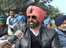 ਖਹਿਰਾ ਨੇ ਨਕਾਰੀਆਂ ਪੰਚਾਇਤੀ ਚੋਣਾਂ, ਲੋਕਾਂ ਦਾ ਸਾਥ ਦੇਣ ਪਹੁੰਚੇ ਪੋਲਿੰਗ ਬੂਥ