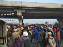 ਪੰਚਾਇਤੀ ਚੋਣਾਂ: ਲੋਕਾਂ ਨੂੰ ਖਦੇੜਨ ਲਈ ਪੁਲਿਸ ਨੇ ਕੀਤਾ ਲਾਠੀਚਾਰਜ, ਨੌਜਵਾਨ ਜ਼ਖ਼ਮੀ