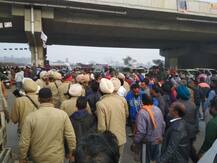 ਪੰਚਾਇਤੀ ਚੋਣਾਂ: ਲੋਕਾਂ ਨੂੰ ਖਦੇੜਨ ਲਈ ਪੁਲਿਸ ਨੇ ਕੀਤਾ ਲਾਠੀਚਾਰਜ, ਨੌਜਵਾਨ ਜ਼ਖ਼ਮੀ