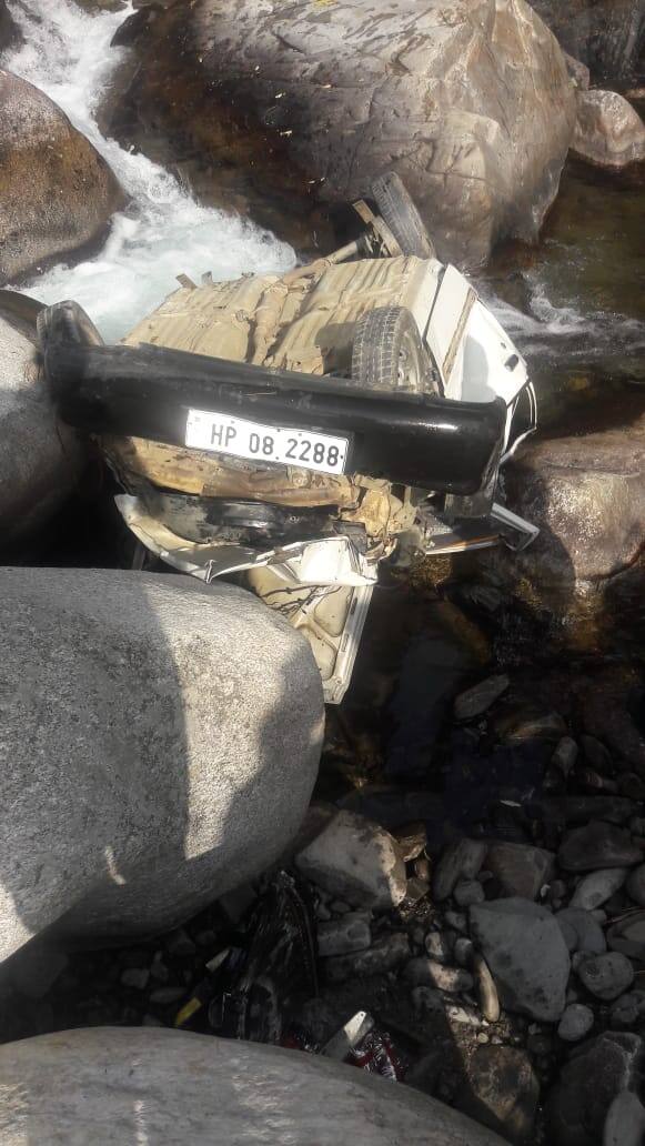 ਪੁਲਿਸ ਮੌਕੇ ’ਤੇ ਪਹੁੰਚ ਚੁੱਕੀ ਹੈ। ਹਾਲੇ ਤਕ ਮ੍ਰਿਤਕਾਂ ਦੀ ਪਛਾਣ ਨਹੀਂ ਹੋ ਸਕੀ।