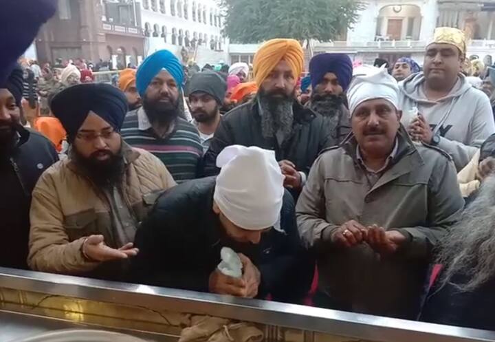 ਗੁਰਦਾਸ ਮਾਨ ਨੇ ਸ੍ਰੀ ਗੁਰੂ ਨਾਨਕ ਦੇਵ ਜੀ ਦੇ 550 ਸਾਲਾ ਪ੍ਰਕਾਸ਼ ਪੁਰਬ ਦੀ ਸਮੂਹ ਦੇਸ਼ ਵਾਸੀਆਂ ਨੂੰ ਵਧਾਈ ਦਿੰਦਿਆਂ ਕਿਹਾ ਕਿ ਇਹ ਪਾਵਨ ਪੁਰਬ ਦੇਸ਼-ਵਿਦੇਸ਼ ਵਿੱਚ ਸਭ ਨੂੰ ਮਿਲ ਕੇ ਮਨਾਉਣਾ ਚਾਹੀਦਾ ਹੈ।