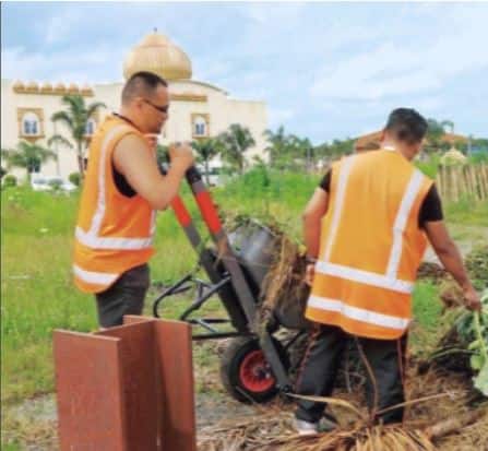 ਗੁਰੂ ਘਰ ਦੇ ਲਾਂਗਰੀ ਸ਼ੇਰ ਸਿੰਘ ਨੇ ਲੇਖਕ ਨੂੰ ਦੱਸਿਆ ਕਿ ਰੋਜ਼ਾਨਾ ਤਿੰਨ ਸਮੇਂ ਭੋਜਨ ਤਿਆਰ ਹੁੰਦਾ ਹੈ ਤੇ ਲੰਗਰ ਤਿਆਰ ਕਰਨ ਤੋਂ ਲੈ ਕੇ ਸਾਫ਼ ਸਫ਼ਾਈ ਤਕ ਹਰ ਕੰਮ ਵਾਲੰਟੀਅਰਾਂ ਦੀ ਮਦਦ ਨਾਲ ਕੀਤਾ ਜਾਂਦਾ ਹੈ।