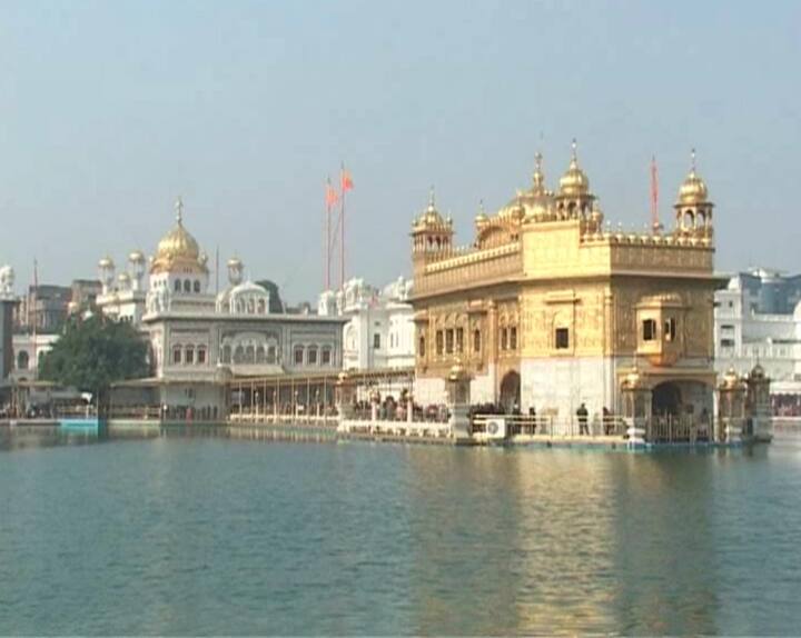 ਅੰਮ੍ਰਿਤਸਰ: ਸ਼੍ਰੀ ਹਰਿਮੰਦਰ ਸਾਹਿਬ ਵਿੱਚ 31 ਦਿਸੰਬਰ ਨੂੰ, ਯਾਨੀ ਅੱਜ ਵੱਡੀ ਗਿਣਤੀ ਸੰਗਤਾਂ ਨੇ ਹਾਜ਼ਰੀ ਭਰੀ।