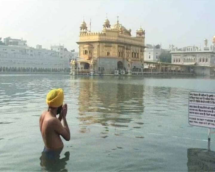 ਸ਼ਰਧਾਲੂਆਂ ਨੇ ਉਮੀਦ ਕੀਤੀ ਕਿ ਨਵਾਂ ਸਾਲ ਸਾਰਿਆਂ ਲਈ ਖੁਸ਼ੀਆਂ ਭਰਿਆ ਹੋਵੇ।