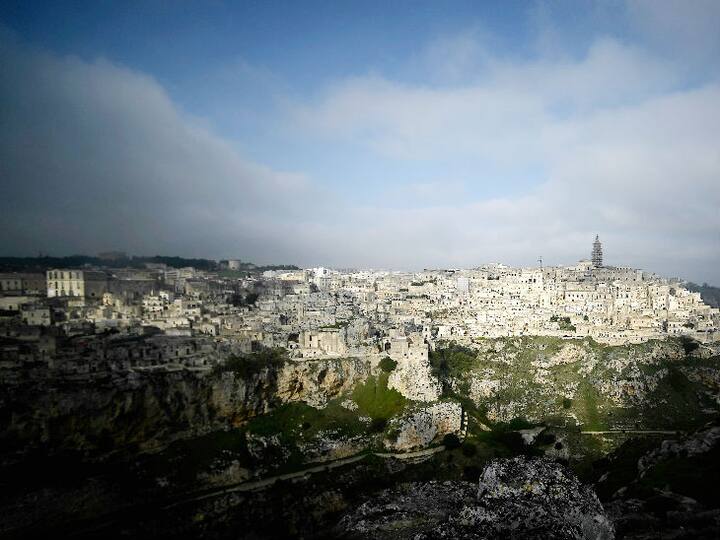 ਰੂਗਿਅਰੀ ਮੁਤਾਬਕ ਮਾਤੇਰਾ ਦੁਨੀਆ ਦੇ ਸਭ ਤੋਂ ਪੁਰਾਣੇ ਸ਼ਹਿਰਾਂ ਵਿੱਚੋਂ ਇੱਕ ਹੈ। ਇਸ ਨੂੰ ‘ਯੇਰੂਸ਼ਲਮ ਆਫ ਦ ਵੈਸਟ’ ਵੀ ਕਿਹਾ ਜਾਂਦਾ ਹੈ। ਪੁਰਾਤੱਤਵ ਅਵਸ਼ੇਸ਼ ਕਹਿੰਦੇ ਹਨ ਕਿ ਲਗਪਗ 8 ਹਜ਼ਾਰ ਸਾਲਾਂ ਤੋਂ ਇੱਥੇ ਲੋਕ ਰਹਿ ਰਹੇ ਹਨ। ਸ਼ਹਿਰ ਚੂਨਾ ਪੱਥਰ ਦੇ ਪਹਾੜ ’ਤੇ ਵੱਸਿਆ ਹੋਇਆ ਹੈ। 