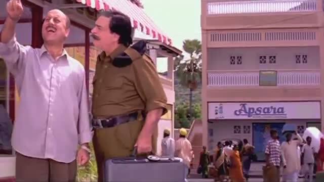 ਚੰਗੇ ਰਾਈਟਰ ਹੋਣ ਕਰਕੇ ਉਨ੍ਹਾਂ ਨੇ ਕਈਂ ਹਿੱਟ ਫ਼ਿਲਮਾਂ ਦੇ ਡਾਈਲੌਗ ਲਿੱਖੇ ਹਨ। ਰਹਿੰਦੀ ਦੁਨੀਆ ਤਕ ਫ਼ਿਲਮੀ ਜਗਤ ‘ਚ ਕਾਦਰ ਖ਼ਾਨ ਦਾ ਨਾਂਅ ਕਦਰ ਨਾਲ ਲਿਆ ਜਾਵੇਗਾ।