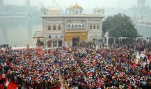 ਨਵੇਂ ਵਰ੍ਹੇ ਮੌਕੇ ਪੰਜ ਤੋਂ ਛੇ ਲੱਖ ਸੰਗਤ ਪਹੁੰਚੀ ਸ੍ਰੀ ਹਰਿਮੰਦਰ ਸਾਹਿਬ