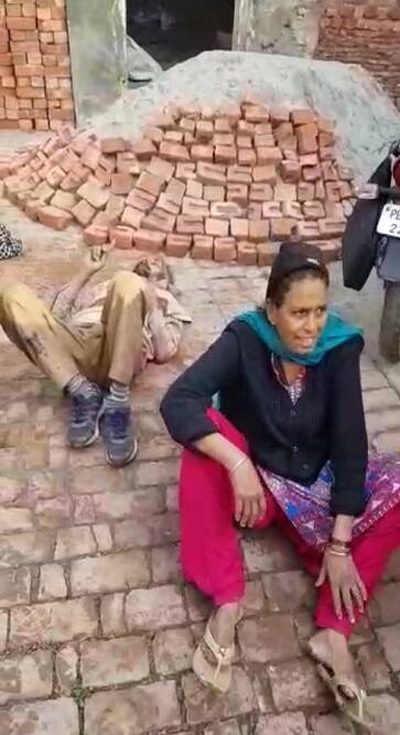 ਪੀੜਤ ਪਰਿਵਾਰ ਦੇ ਕਰਮਜੀਤ ਸਿੰਘ ਨੇ ਦੱਸਿਆ ਕਿ ਉਹ ਆਪਣੇ ਕੰਮ 'ਤੇ ਮੰਡੀ ਗੋਬਿੰਦਗੜ੍ਹ ਜਾ ਰਿਹਾ ਸੀ ਤੇ ਉਸ ਨੂੰ ਸੂਚਨਾ ਮਿਲੀ ਕਿ ਉਸ ਦੇ ਪਰਿਵਾਰ 'ਤੇ ਹਮਲਾ ਕਰ ਦਿੱਤਾ ਗਿਆ ਹੈ। 