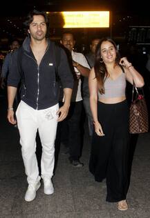 ਨਵੇਂ ਸਾਲ ਦਾ ਜਸ਼ਨ ਮਨਾ ਪਰਤੇ ਵਰੁਣ-ਨਤਾਸ਼ਾ ਦੀ ਮੁਸਕਰਾਹਟ ਦਾ ਰਾਜ਼, ਵੇਖੋ ਤਸਵੀਰਾਂVarun Dhawan and Natasha Dalal are back in town