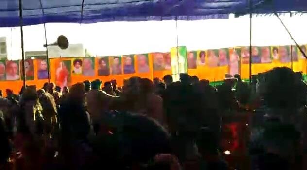 ਐੱਨਐੱਸਯੂਆਈ ਦੇ ਸੂਬਾ ਪ੍ਰਧਾਨ ਅਕਸ਼ੇ ਸ਼ਰਮਾ ਸਮੇਤ ਕੁੱਲ 10 ਕਾਂਗਰਸੀ ਕਾਰਕੁਨਾਂ ਨੂੰ ਪੁਲਿਸ ਨੇ ਹਿਰਾਸਤ ਵਿੱਚ ਲਿਆ ਸੀ, ਜਿਨ੍ਹਾਂ ਨੂੰ ਗੁਰਦਾਸਪੁਰ ਦੇ ਸਿਟੀ ਥਾਣੇ ਵਿੱਚ ਰੱਖਿਆ ਗਿਆ।