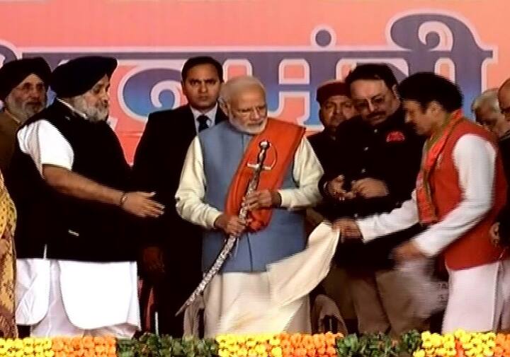 ਪ੍ਰਧਾਨ ਮੰਤਰੀ ਨਰੇਂਦਰ ਮੋਦੀ ਦੀ ਗੁਰਦਾਸਪੁਰ ਰੈਲੀ ਦੌਰਾਨ ਅਕਾਲੀ ਤੇ ਬੀਜੇਪੀ ਲੀਡਰਾਂ ਦੀ ਪ੍ਰਾਹੁਣਾਚਾਰੀ ਵਿੱਚ ਕਮੀ ਦੇਖਣ ਨੂੰ ਮਿਲੀ।