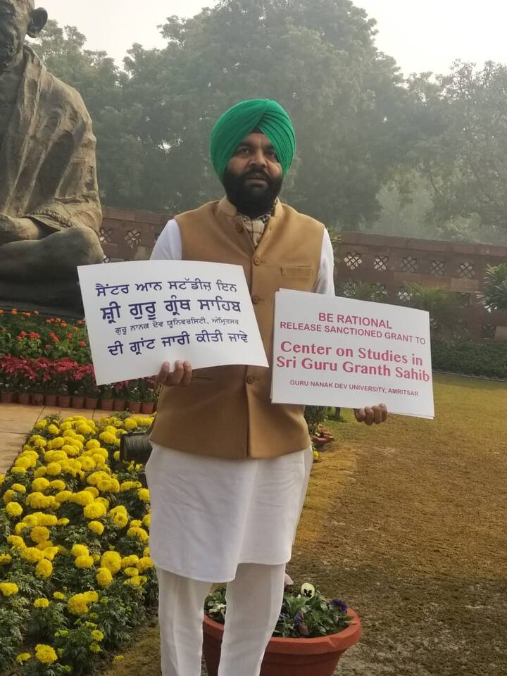 ਉਨ੍ਹਾਂ ਦੋਸ਼ ਲਾਇਆ ਕਿ ਮੋਦੀ ਸਰਕਾਰ ਜਾਣ ਬੁੱਝ ਕੇ ਕੇਂਦਰ ਦੇ ਫੰਡ ਰੋਕ ਰਹੀ ਹੈ। 