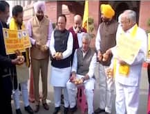 ਪੰਜਾਬ ਕਾਂਗਰਸ ਨੇ ਸੰਸਦ \'ਚ ਲਾਈ ਆਲੂਆਂ ਦੀ ਫੜ੍ਹੀ, ਹੋਰ ਪਾਰਟੀਆਂ ਨੇ ਵੀ ਲਿਆ ਹਿੱਸਾ