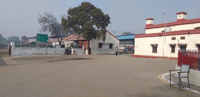 ਇਸ ਦਾ ਮਤਲਬ ਪੰਜਾਬ ਦੇ ਮਾਲਵੇ ਨੂੰ ਕੌਮੀ ਰਾਜਧਾਨੀ ਨਾਲ ਜੋੜਨ ਵਾਲੀ ਇਸ ਲਗ਼ਜ਼ਰੀ ਰੇਲ ਰਾਹੀਂ ਹੁਣ ਲੋਕ ਸਾਧਾਰਣ ਕਿਰਾਏ 'ਤੇ ਮੋਗਾ ਤੋਂ ਦਿੱਲੀ ਜਾ ਸਕਣਗੇ।