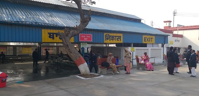 ਜੀਐਮ ਨੇ ਰੇਲਵੇ ਕਰਮਚਾਰੀਆਂ ਨੂੰ ਸਟੇਸ਼ਨ ਸਾਫ ਰੱਖਣ ਦੀ ਹਦਾਇਤ ਦਿੱਤੀ ਤੇ ਫਿਰੋਜ਼ਪੁਰ ਵੱਲ ਰਵਾਨਾ ਹੋ ਗਏ।