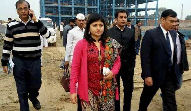 CBI raids IAS B Chandarkala house regarding mining scam ਸੋਸ਼ਲ ਮੀਡੀਆ ਸਨਸਨੀ ਮਹਿਲਾ IAS ਦੇ ਘਰ ਸੀਬੀਆਈ ਦਾ ਛਾਪਾ