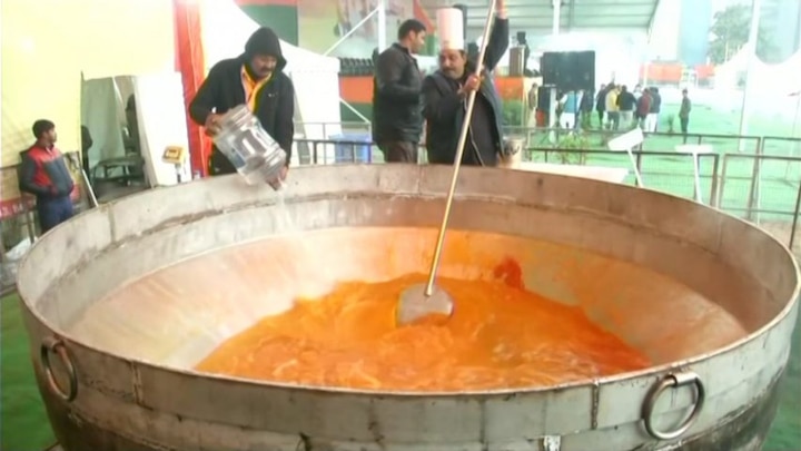 bjp cooked khichri from 1000 kg rice and dal collected from 3 lakh dalit households ਦਲਿਤਾਂ ਨੂੰ ਭਰਮਾਉਣ ਲਈ ਬੀਜੇਪੀ ਨੇ ਰਿੰਨ੍ਹੀ 5000 ਕਿੱਲੋ ਖਿਚੜੀ, ਤਿੰਨ ਲੱਖ ਘਰਾਂ ਤੋਂ ਇਕੱਠਾ ਕੀਤਾ ਰਾਸ਼ਨ