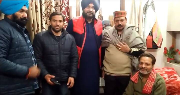 ਉਨ੍ਹਾਂ ਨੈਣਾਂ ਦੇਵੀ ਤੇ ਇੱਥੋਂ ਕੁਝ ਹੀ ਦੂਰੀ 'ਤੇ ਖ਼ਾਲਸੇ ਦੀ ਜਨਮਭੂਮੀ ਨੂੰ ਜੋੜਨ ਲਈ ਬਣ ਰਹੇ ਰੋਪਵੇਅ ਪ੍ਰਾਜੈਕਟ ਨੂੰ ਹਿੰਦੂ-ਸਿੱਖ ਭਾਈਚਾਰੇ ਦਾ ਪ੍ਰਤੀਕ ਦੱਸਿਆ। ਉਨ੍ਹਾਂ ਕਿਹਾ ਕਿ ਇਸ ਯੋਜਨਾ ਸਬੰਧੀ ਜਲਦ ਹੀ ਟੈਂਡਰ ਹੋਣ ਵਾਲੇ ਹਨ। 