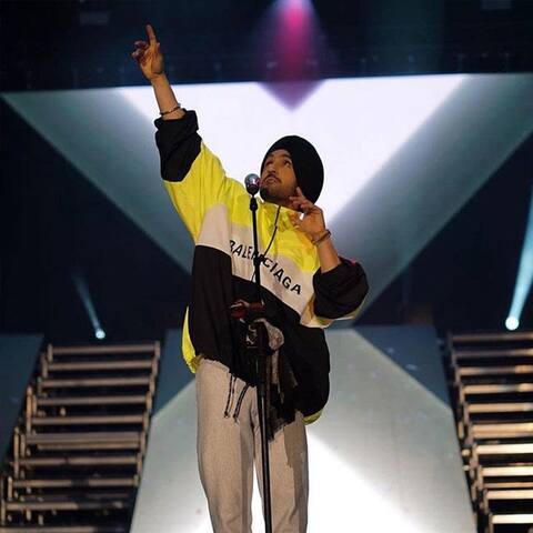 ਪਤਨੀ ਤੇ ਪੁੱਤ ਤੋਂ ਕਿਉਂ ਦੂਰ ਰਹਿੰਦੇ ਦਿਲਜੀਤ ਦੁਸਾਂਝ? ਆਪਣੇ ਜਹਾਜ਼ ਦਾ ਕੀ ਹੈ ਸੱਚ? ਪਤਨੀ ਤੇ ਪੁੱਤ ਤੋਂ ਕਿਉਂ ਦੂਰ ਰਹਿੰਦੇ ਦਿਲਜੀਤ ਦੁਸਾਂਝ? ਆਪਣੇ ਜਹਾਜ਼ ਦਾ ਕੀ ਹੈ ਸੱਚ?