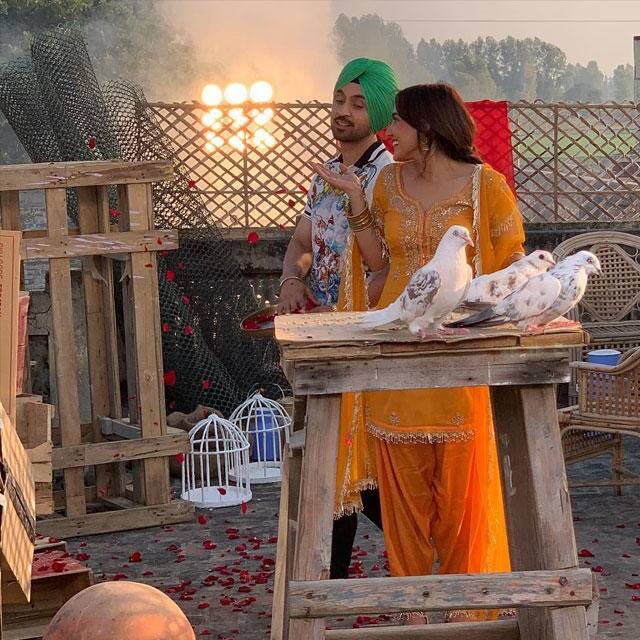 ਹਾਲ ਹੀ ਵਿੱਚ ਦਿਲਜੀਤ ਆਪਣੇ ਦੋਸਤ ਬਾਦਸ਼ਾਹ ਨਾਲ ‘ਕਾਫ਼ੀ ਵਿਦ ਕਰਨ’ ਵਿੱਚ ਪੁੱਜਾ ਸੀ। ਇਸ ਦੌਰਾਨ ਉਸ ਨੇ ਆਪਣੀ ਸੈਕਸ ਲਾਈਫ ਬਾਰੇ ਵੀ ਖ਼ੁਲਸਾ ਕੀਤਾ ਸੀ। ਫਿਲਮ ‘ਜੱਟ ਐਂਡ ਜੂਲੀਅਟ’ ਦੀ ਪ੍ਰੋਮੋਸ਼ਨ ਦੌਰਾਨ ਦਿਲਜੀਤ ਨੇ ਕਿਹਾ ਸੀ ਕਿ ਇਹ ਅਫ਼ਵਾਹ ਹੈ। ਮੇਰੇ ਕੋਲ ਬਹੁਤ ਪੈਸਾ ਨਹੀਂ ਜਿਸ ਕਰਕੇ ਮੈਂ ਖ਼ਬਰਾਂ ਵਿੱਚ ਰਹਾਂ।