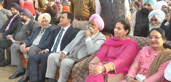 ਉਂਝ, ਪੰਜਾਬ ਦੇ ਦਿੱਗਜ ਕਾਂਗਰਸੀ ਲੀਡਰ ਕੈਪਟਨ ਅਮਰਿੰਦਰ ਸਿੰਘ ਨੇ ਕਾਂਗਰਸ ਦੇ ਕੌਮੀ ਪ੍ਰਧਾਨ ਰਾਹੁਲ ਗਾਂਧੀ ਨਾਲ ਮੁਲਾਕਾਤ ਵੀ ਕੀਤੀ ਸੀ। 