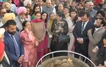 ਪਰਨੀਤ ਕੌਰ ਨੇ ਧੀਆਂ ਦੀ ਲੋਹੜੀ ਮਨਾ ਕਾਂਗਰਸ ਲਈ ਕੀਤਾ ਲੋਕ ਸਭਾ ਚੋਣਾਂ ਦਾ ਪ੍ਰਚਾਰ