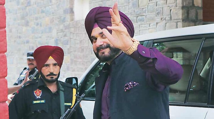 CM enhanced Sidhu’s security cover to ‘Z Plus’ category ਹਿੰਦੂ ਸੰਗਠਨਾਂ ਦੀਆਂ ਧਮਕੀਆਂ ਮਗਰੋਂ ਨਵਜੋਤ ਸਿੱਧੂ 'ਤੇ ਜ਼ੈੱਡ ਪਲੱਸ ਸੁਰੱਖਿਆ ਛੱਤਰੀ