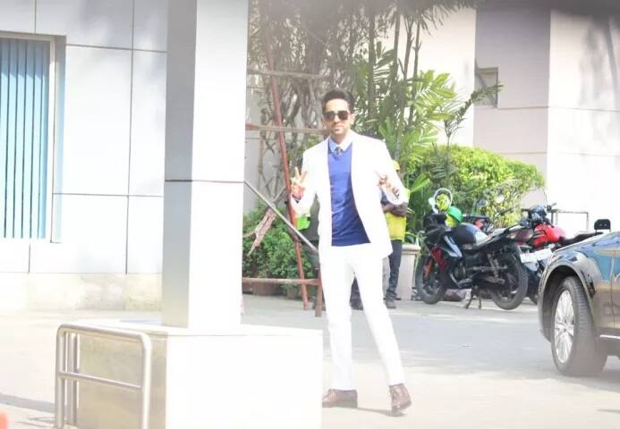 ਪੋਜ਼ ਦਿੰਦਾ ਹੋਇਆ ਆਯੂਸ਼ਮਾਨ ਖ਼ੁਰਾਨਾ 