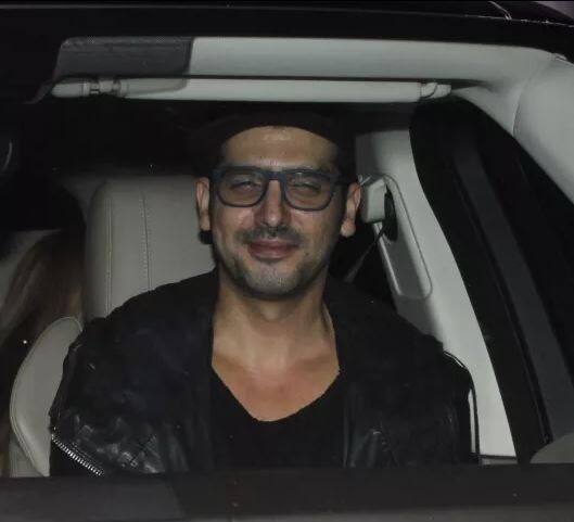 ਪਾਰਟੀ ‘ਚ ਸੁਜੈਨ ਦਾ ਭਰਾ ਐਕਟਰ ਜਾਇਦ ਖ਼ਾਨ ਵੀ ਸੀ। ਸਭ ਦੋਸਤਾਂ ਨੇ ਮਿਲ ਕੇ ਖੂਬ ਮਸਤੀ ਕੀਤੀ।