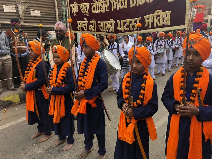 ਇਹ ਨਗਰ ਕੀਰਤਨ ਕਈ ਕਿਲੋਮੀਟਰ ਲੰਬਾ ਸੀ।