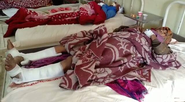 ਹਾਦਸਾ ਬੀਤੀ ਦੇਰ ਰਾਤ ਕਰੀਬ ਡੇਢ ਵਜੇ ਵਾਪਰਿਆ। ਹਾਦਸੇ ਵਿੱਚ 3 ਮਹਿਲਾਵਾਂ ਤੇ 4 ਪੁਰਸ਼ ਸ਼ਾਮਲ ਹਨ।