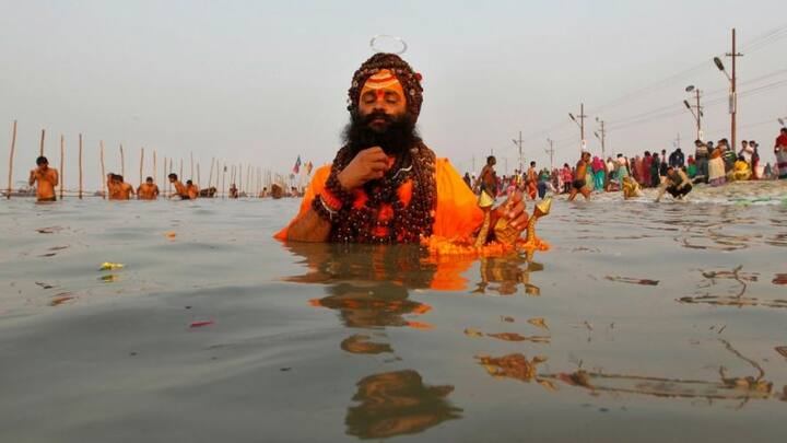 ਸੰਸਕ੍ਰਿਤਿਕ ਸ਼ਬਦ ‘ਖਿੱਚਾ’ ਤੋਂ ਬਣੀ ਖਿਚੜੀ- ਸੰਸਕ੍ਰਿਤ ਦੇ ਸ਼ਬਦ ‘ਖਿੱਚਾ’ ਦਾ ਮਤਲਬ ਹੈ ਚਾਵਲ ਤੇ ਦਾਲ ਤੋਂ ਬਣਿਆ ਭੋਜਨ। ਇਸੇ ਸ਼ਬਦ ਤੋਂ ਖਿਚੜੀ ਬਣੀ। ਹਾਲਾਂਕਿ ਵੱਖ-ਵੱਖ ਭਾਸ਼ਾਵਾਂ ਵਿੱਚ ਇਸ ਨੂੰ ਵੱਖ-ਵੱਖ ਤਰ੍ਹਾਂ ਬੋਲਿਆ ਤੇ ਲਿਖਿਆ ਜਾਂਦਾ ਹੈ।