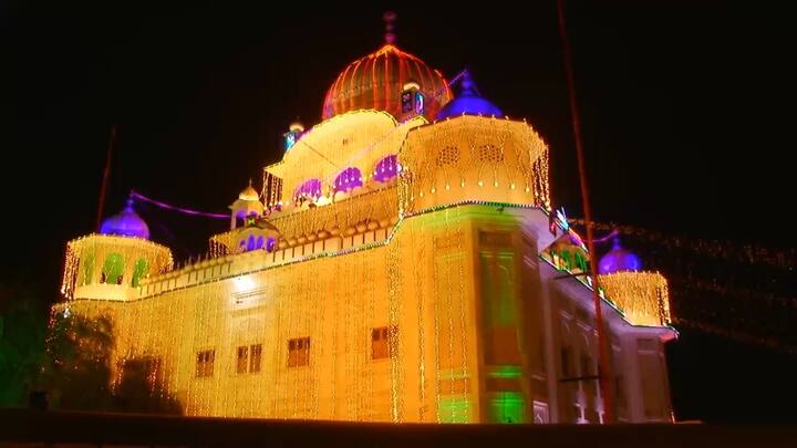 40 ਮੁਕਤਿਆਂ ਦੀ ਯਾਦ ਵਿੱਚ ਸ਼ਹੀਦੀ ਜੋੜ ਮੇਲ ਤੇ ਮਾਘ ਦੀ ਸੰਗਰਾਂਦ ਨੂੰ ਲੈ ਕੇ ਦੇਸ਼-ਵਿਦੇਸ਼ ਦੀਆਂ ਸੰਗਤਾਂ ਗੁਰਦੁਆਰਾ ਸ੍ਰੀ ਟੁੱਟੀ ਗੰਢੀ ਸਾਹਿਬ ਵਿਖੇ ਨਤਮਸਤਕ ਹੋਈਆਂ।