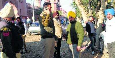 firing in b kaur programme ਗਾਇਕਾ ਕੌਰ ਬੀ ਲੇਟ ਪਹੁੰਚਣ ਕਰਕੇ ਚੱਲੀ ਗੋਲੀ, ਪ੍ਰੋਗਰਾਮ ਛੱਡ ਕੇ ਭੱਜੀ