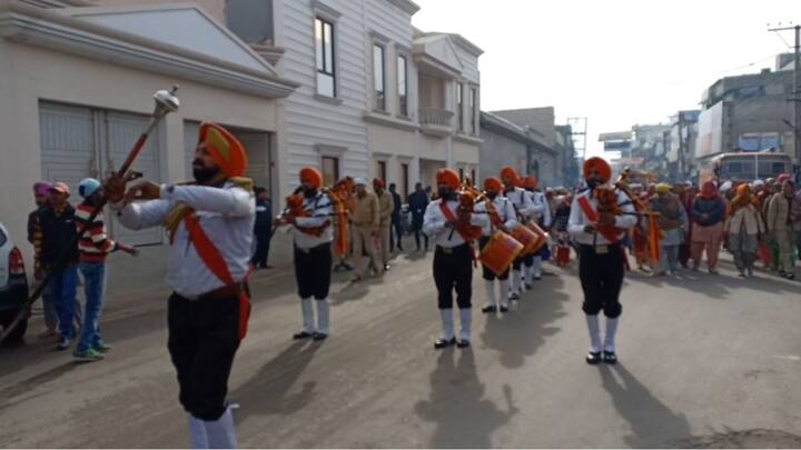 ਨਗਰ ਕੀਰਤਨ ਵਿੱਚ ਫ਼ੌਜੀ ਬੈਂਡ ਨੇ ਆਪਣੀਆਂ ਮਧੁਰ ਧੁਨਾਂ ਨਾਲ ਨਗਰ ਕੀਰਤਨ ਦੀ ਸ਼ੋਭਾ ਵਧਾਈ।