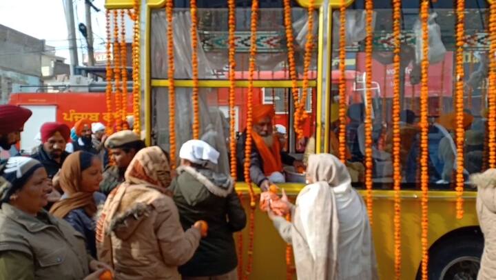 ਨਗਰ ਕੀਰਤਨ ਦੀ ਅਗਵਾਈ ਪਿਆਰਿਆਂ ਨੇ ਕੀਤੀ ਤੇ ਫੁੱਲਾਂ ਨਾਲ ਸਜੀ ਸੁੰਦਰ ਪਾਲਕੀ ਵਿੱਚ ਸ੍ਰੀ ਗੁਰੂ ਗ੍ਰੰਥ ਸਾਹਿਬ ਦਾ ਸਰੂਪ ਦਾ ਪ੍ਰਕਾਸ਼ ਕੀਤਾ ਗਿਆ। 