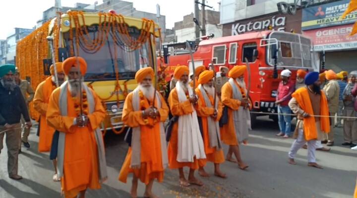 ਨਗਰ ਕੀਰਤਨ ਗੁਰਦੁਆਰਾ ਸ੍ਰੀ ਟੁੱਟੀ ਗੰਢੀ ਸਾਹਿਬ ਤੋਂ ਸ਼ੁਰੂ ਹੋ ਕੇ ਸ੍ਰੀ ਮੁਕਤਸਰ ਸਾਹਿਬ ਦੇ ਬਾਜ਼ਾਰ ਥਾਣੀਂ ਹੁੰਦਾ ਹੋਇਆ ਗੁਰਦੁਆਰਾ ਟਿੱਬੀ ਸਾਹਿਬ ਤੇ ਦਾਤਣਸਰ ਸਾਹਿਬ ਹੁੰਦਾ ਹੋਇਆ ਗੁਰਦੁਆਰਾ ਸ਼ਹੀਦ ਗੰਜ ਸਾਹਿਬ ਵਿਖੇ ਸਮਾਪਤ ਹੋਇਆ। 