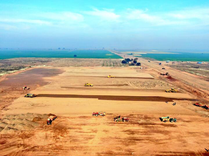 'ਏਬੀਪੀ ਸਾਂਝਾ' ਨੂੰ ਮਿਲੀਆਂ ਖ਼ਾਸ ਤਸਵੀਰਾਂ ਤੋਂ ਪਤਾ ਲਗਦਾ ਹੈ ਕਿ ਪਾਕਿਸਤਾਨ ਨੇ ਇੱਕ ਕਿਲੋਮੀਟਰ ਸੜਕ ਵੀ ਉਸਾਰ ਦਿੱਤੀ ਹੈ।