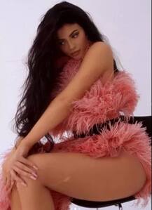 ਕਿਮ ਦੀ ਛੋਟੀ ਭੈਣ ਕਾਇਲੀ ਦੇ ਫੋਟੋਸ਼ੂਟ ਦੇ ਚੁਫੇਰੇ ਚਰਚਾ