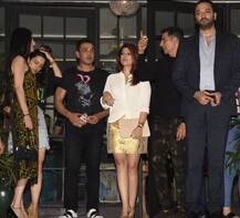 ਬੌਬੀ-ਅਕਸ਼ੈ ਨੇ ਆਪਣੀਆਂ ਪਤਨੀਆਂ ਨਾਲ ਪਾਰਟੀ ਦਾ ਇੰਝ ਲਿਆ ਮਜ਼ਾ, ਵੇਖੋ ਤਸਵੀਰਾਂ