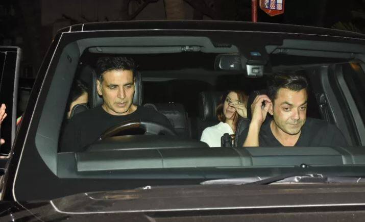 ਬੇਸ਼ੱਕ ਟਵਿੰਕਲ ਫ਼ਿਲਮਾਂ ਤੋਂ ਦੂਰ ਹੈ ਪਰ ਉਹ ਅਜੇ ਵੀ ਬਤੌਰ ਲੇਖਿਕਾ ਆਪਣੇ ਕਰੀਅਰ ‘ਚ ਕਾਫੀ ਐਕਟਿਵ ਹੈ। ਅਕਸ਼ੈ ਤੇ ਬੌਬੀ ਦੀ ਫ਼ਿਲਮ ‘ਹਾਉਸਫੁੱਲ-4’ ਜਲਦੀ ਹੀ ਰਿਲੀਜ਼ ਹੋ ਜਾਵੇਗੀ ਜਿਸ ਦੀ ਸ਼ੂਟਿੰਗ ਪੂਰੀ ਹੋ ਚੁੱਕੀ ਹੈ।