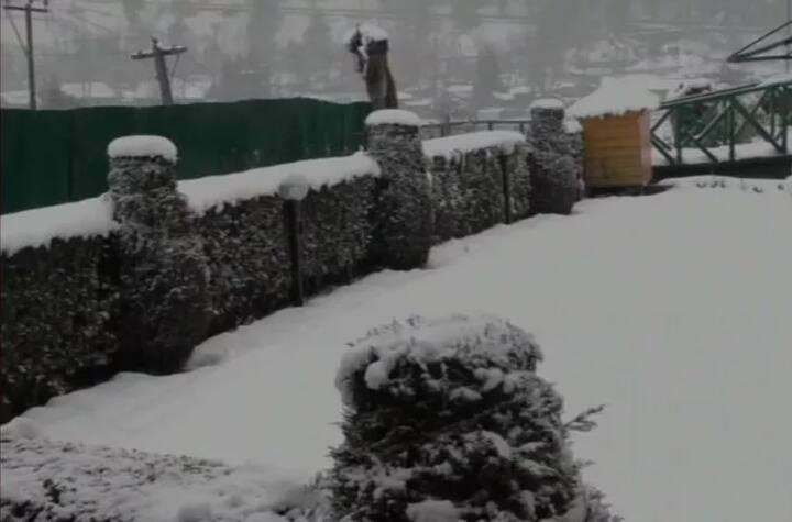 ਮੌਸਮ ਵਿਭਾਗ ਨੇ 19 ਜਨਵਰੀ ਬਾਅਦ ਲਗਾਤਾਰ ਪੰਜ ਦਿਨਾਂ ਤਕ ਭਾਰੀ ਬਰਫ਼ਬਾਰੀ ਹੋਣ ਦੀ ਖ਼ਦਸ਼ਾ ਜਤਾਇਆ ਹੈ। ਇਸ ਵਾਰ ਪਹਾੜੀ ਖੇਤਰਾਂ ਵਿੱਚ ਲਗਾਤਾਰ ਬਰਫ਼ਬਾਰੀ ਹੋ ਰਹੀ ਹੈ।